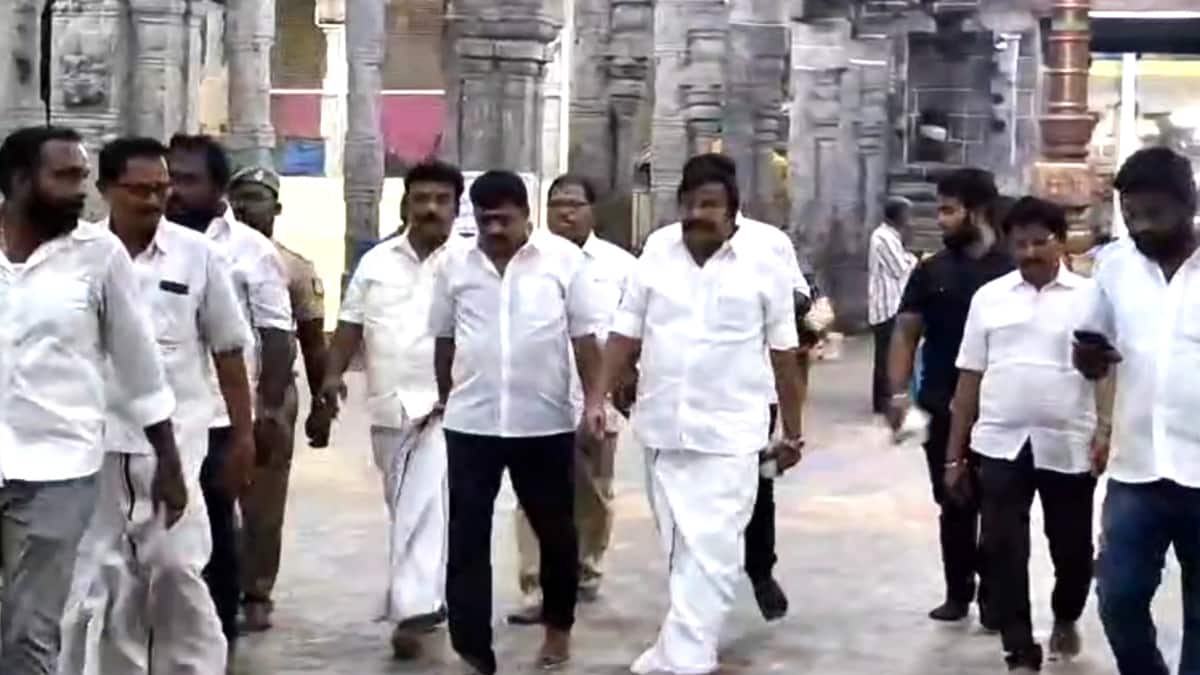 சட்டச் சிக்கல்களை போக்கும் சட்டைநாதர் கோயில்; சட்டை இல்லாமல் அமைச்சர் கே.என்.நேரு சாமி தரிசனம்