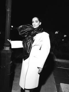 Sonam Kapoor:  फॅशन क्वीन सोनम कपूरचा ग्लॅम लूक; फोटो पाहाचं!