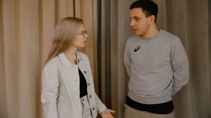 सबसे पहले अपने पार्टनर से 