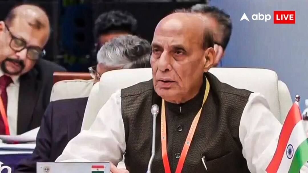 Rajnath Singh Dares Rahul Gandhi Over 'Atom Bomb Evidence' Against EC On 'Voter Theft' Charge: 'Detonate It' Rajnath Singh Dares Rahul Gandhi Over 'Atom Bomb Evidence' Against EC On 'Voter Theft' Charge: 'Detonate It'