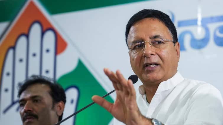 Answer Is Clearly ‘No’: Surjewala Rules Out Karnataka Leadership Change; Shivakumar Says ‘Don’t