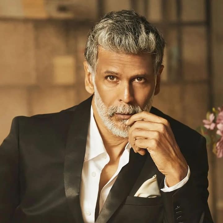 Popular actor and model Milind Soman today remains a topic of discussion about his fitness. Even at this age, people are surprised to see their fitness.