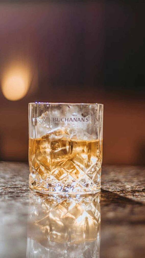 व्हिस्की पानी मिलाकर पीनी चाहिए या नीट?