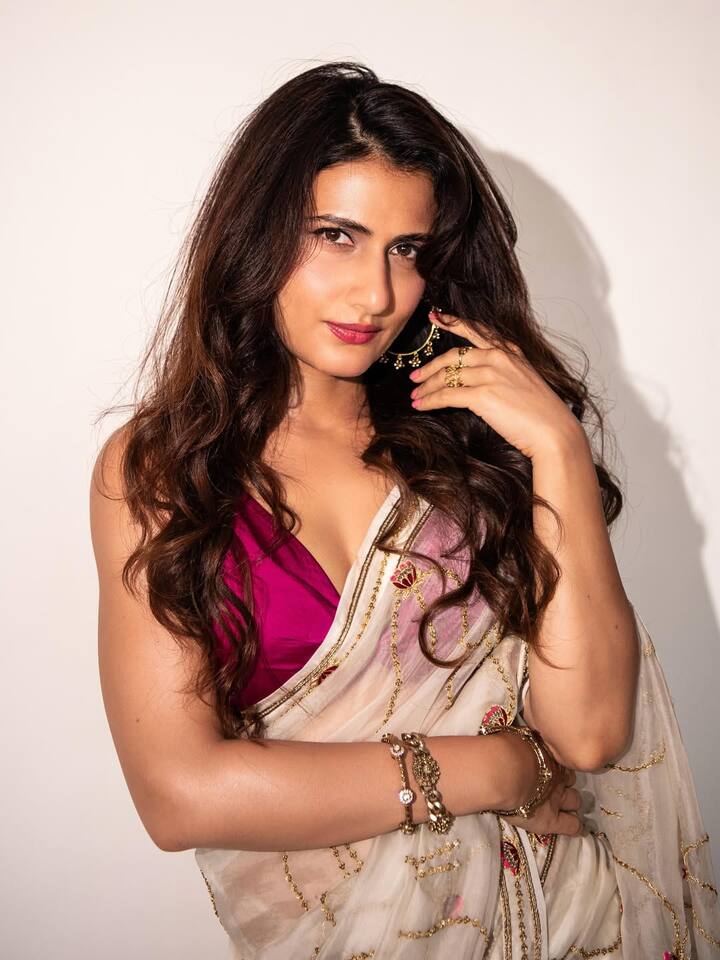 वहीं फातिमा सना शेख की बात करें तो वो इन दिनों अपनी फिल्म 'मेट्रो इन दिनों' को लेकर चर्चा में हैं. ये फिल्म 4 जुलाई को सिनेमाघरों में रिलीज होने वाली है. इसके अलावा वे आर माधवन के साथ फिल्म 'आप जैसा कोई' में भी दिखेंगी. ये फिल्म 11 जुलाई को नेटफ्लिक्स पर रिलीज होगी.