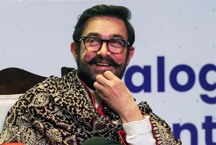 तब एक्टर ने उनसे कहा था- 'मैं इन सब बातों पर यकीन नहीं करता. मैं असल में ना उसका बाप हूं और ना उसका ब्वॉयफ्रेंड हूं. हम लोग फिल्म बना रहे हैं भाई. बच्चन ने राखी के प्रेमी के साथ-साथ उनके बेटे का रोल भी निभाया है.'