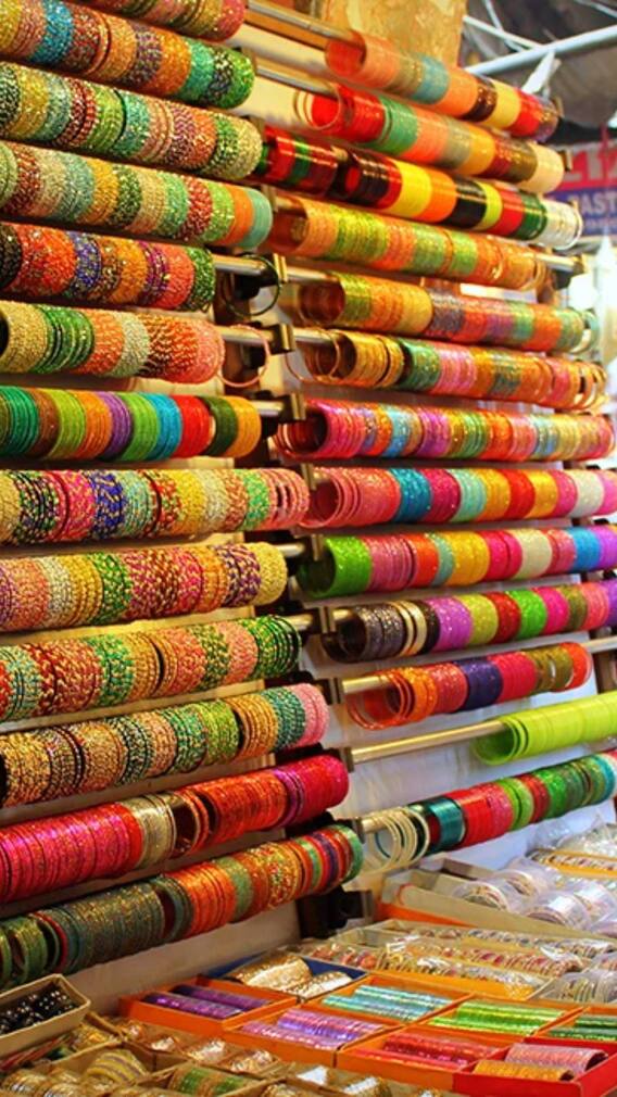 राजस्थान के किस बाजार में मिलती हैं रंग-बिरंगी चूड़ियां?