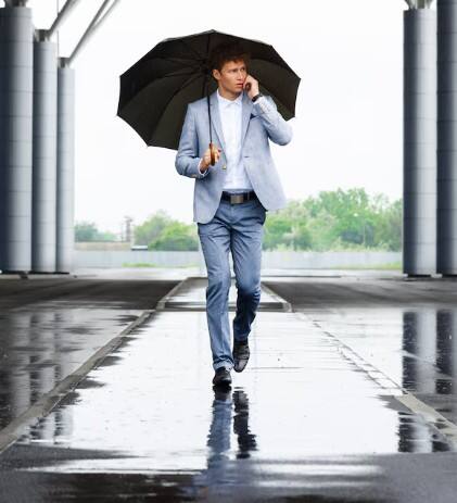 ਬਰਸਾਤ ਦੇ ਮੌਸਮ ਵਿੱਚ ਬਾਹਰ ਦਾ ਖਾਣ-ਪੀਣ ਨਹੀਂ ਕਰਨਾ ਚਾਹੀਦਾ। ਮਾਨਸੂਨ ਦੌਰਾਨ ਖੁੱਲ੍ਹੇ ਵਿੱਚ ਰੱਖਿਆ ਹੋਇਆ ਭੋਜਨ ਖਾਣ ਨਾਲ ਬੈਕਟੀਰੀਆ ਤੇ ਵਾਇਰਸ ਜਲਦੀ ਪੈਦਾ ਹੋ ਜਾਂਦੇ ਹਨ, ਜੋ ਕਿ ਫੂਡ ਪੋਇਜ਼ਨਿੰਗ, ਦਸਤ, ਉਲਟੀ ਅਤੇ ਹੋਰ ਪੇਟ ਸਬੰਧੀ ਬਿਮਾਰੀਆਂ ਦਾ ਕਾਰਨ ਬਣ ਸਕਦੇ ਹਨ।