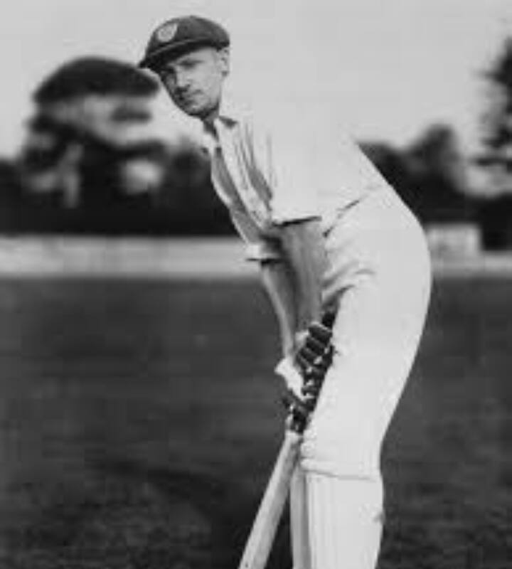 इंग्लैंड के वॉल्टर रेजिनाल्ड (Walter Reginald Hammond) चौथे नंबर पर हैं. 85 टेस्ट की 140 पारियों में उन्होंने 7249 रन बनाए. वॉल्टर का टेस्ट में एवरेज 58.45 का है.