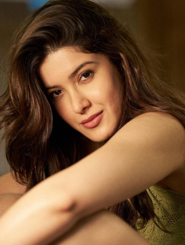 डेब्यू से पहले ही शनाया को स्टारकिड होने की वजह से काफी ट्रोल किया जा रहा है. हाल ही में एक इंटरव्यूू के दौरान शनाया ने खुद की ट्रोलिंग को लेकर खुलकर बात की है.