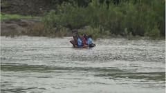 स्कूल चले हम... दुर्घटना घडल्यावरच उभारेल का पूल? जीवघेणा प्रवास, विद्यार्थ्यांचा सरकारला सवाल