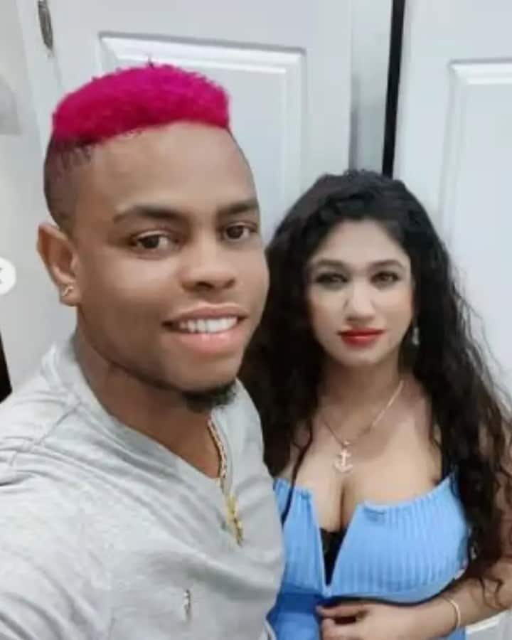 शिमरॉन हेटमायर की पत्नी निरवानी भी काफी खूबसूरत और फिट हैं. निरवानी एक मॉडल और इंटरप्रेन्योर हैं, जो सोशल मीडिया पर ज्यादा एक्टिव नहीं हैं. वह गुयाना की हैं.