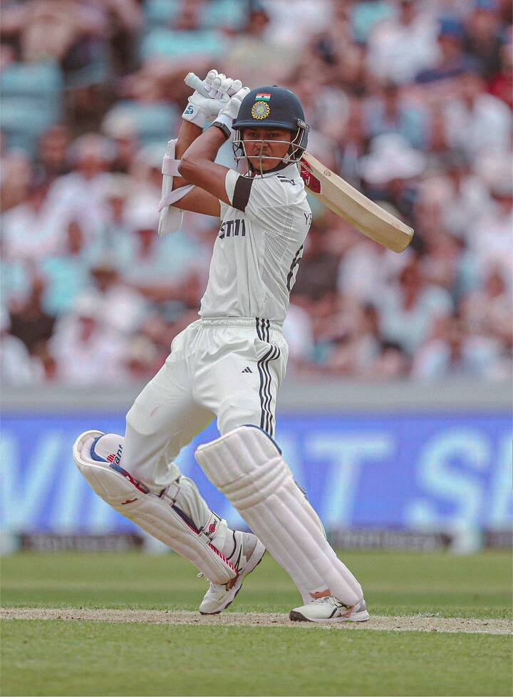 जायसवाल इस सीरीज में शानदार फॉर्म में चल रहे हैं. जायसवाल ने इस मैच में 87 रनों की पारी खेली. वहीं जायसवाल ने पहले टेस्ट में भी जबरदस्त बल्लेबाजी की थी. उन्होंने शतक जड़ा था.