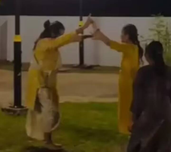 सलग दोन दिवस झोप न मिळाल्याने तो भक्त झोपी गेला की प्रसाद बाबा त्याच्यासोबत लैंगिक चाळे सुरु करायचा आणि तो भक्त जागा झाल्यावर तुझ्या सगळ्या समस्या माझ्याकडे घेतो आहे असं सांगत त्या भक्ताला लैंगिक संबंध ठेवायला भाग पडायचा.