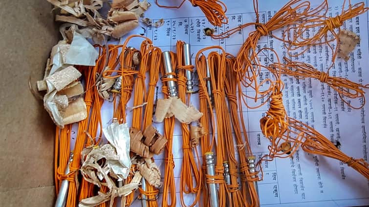 Jharkhand: पश्चिमी सिंहभूम के जंगलों में नक्सलियों के ठिकाने से 18 हजार डेटोनेटर बरामद, किस चीज में होता है इसका इस्तेमाल? Jharkhand 18 thousand detonators recovered from Naxalite hideout in forests of West Singhbhum what they used for Jharkhand: पश्चिमी सिंहभूम के जंगलों में नक्सलियों के ठिकाने से 18 हजार डेटोनेटर बरामद, किस चीज में होता है इसका इस्तेमाल?