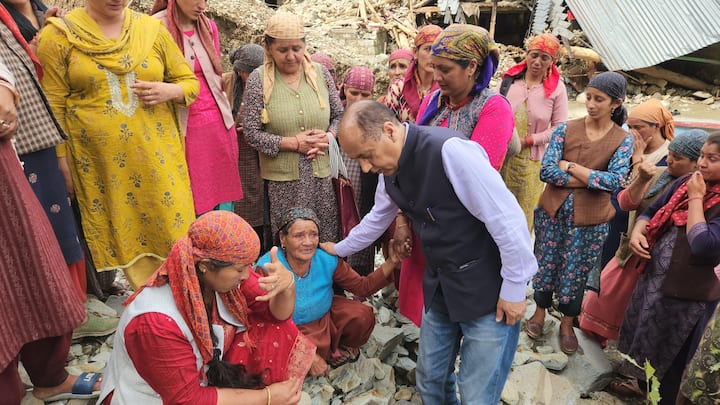 अकेले मंडी में 168 मकान ढह गए हैं. आपदा से राज्य को अब तक 283 करोड़ रुपये से अधिक का नुकसान हो चुका है, जिसमें जलशक्ति विभाग को 163 करोड़ और लोक निर्माण विभाग को 117 करोड़ रुपये की क्षति हुई है.