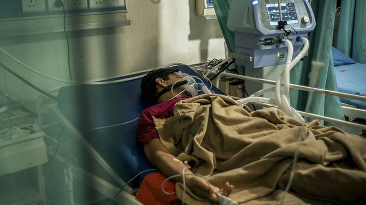 अस्पताल के बिल में बहुत सारी चीजों का जिक्र होता है. जिनमें आपके भर्ती होने के पेशेंट रूम से लेकर दवाइयां का खर्च, अलग-अलग टेस्ट का खर्च शामिल होती हैं. तो साथ ही शामिल होता है जीएसटी. यहीं अस्पताल वाले आपको ठगने की कोशिश करते हैं.