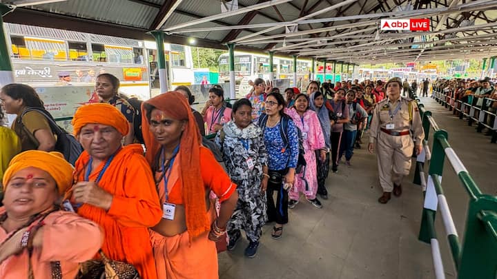 स्वागत कार्यक्रम में पहलगाम के विधायक अल्ताफ अहमद वानी और बीजेपी के वरिष्ठ नेता रविंद्र रैना भी मौजूद रहे. उन्होंने श्रद्धालुओं को यात्रा के लिए शुभकामनाएं दीं और कहा कि कुछ लोगों ने अमरनाथ यात्रा को लेकर डर फैलाने की कोशिश की थी लेकिन आज इन श्रद्धालुओं ने पहलगाम पहुंचकर उन्हें करारा जवाब दिया है.