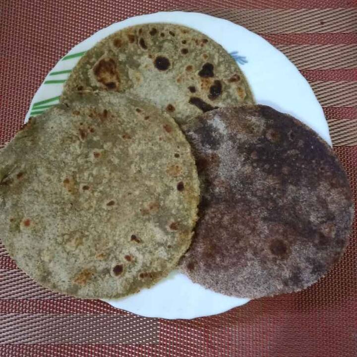 पाव पचायला वेळ लागतो आणि साखर वाढवतो.