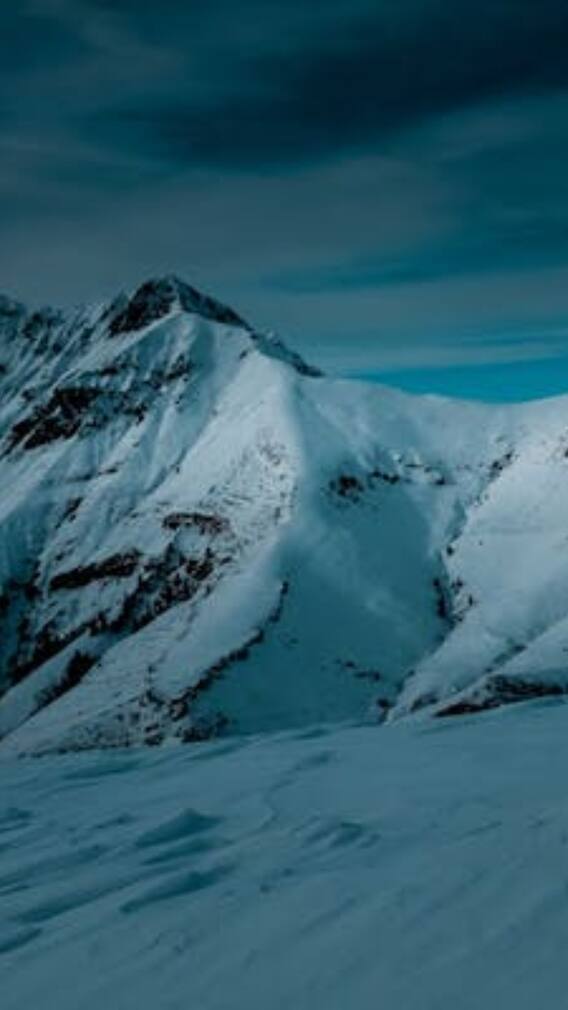कश्मीर की खूबसूरत घाटियां, जहां हर मौसम में बसी होती है शांति और सुंदरता