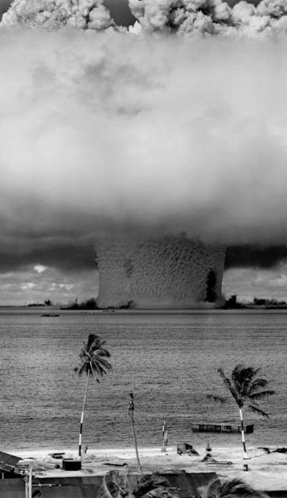 अमेरिका ने किस प्लेन से गिराए थे परमाणु बम?