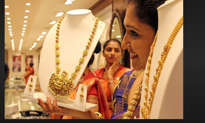 पुणे, नागपूर, ठाणे,नाशिक अशा बहुतांश शहरांमध्ये 24 कॅरेट सोन्यासाठी 97 हजार 280 (प्रति 10 ग्रॅम ) रुपये मोजावे लागत आहे .