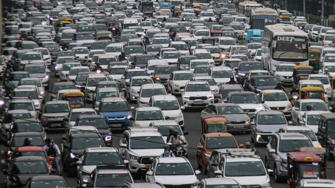 NHAI reply in case of 3 death on Indore Dewas highway Jam MP High Court 'बिना काम के घर से क्यों निकलते हैं', MP में जाम में फंसने से 3 लोगों की मौत पर NHAI का चौंकाने वाला जवाब