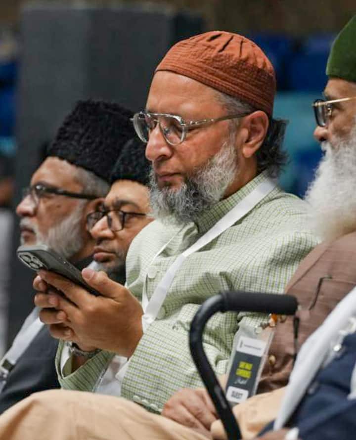 रिपोर्ट्स के अनुसार अगर आय की बात करें तो असदुद्दीन ओवैसी ने पिछले सालों में लाखों रुपये की कमाई की है. साल 2022-23 में उन्होंने करीब 22 लाख रुपये की आय घोषित की, जबकि 2021-22 में उनकी कमाई लगभग 24.96 लाख रुपये रही.