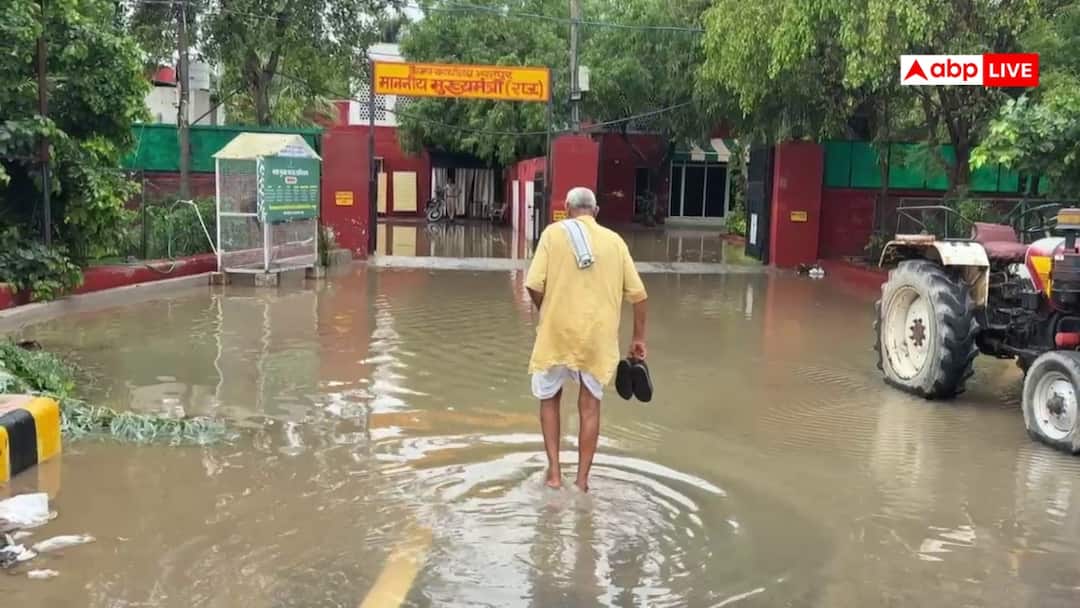 Bharatpur Rain waterlogging CM public hearing center colonies municipal corporation Exposes ann भरतपुर में बारिश का कहर, CM जन सुनवाई केन्द्र से लेकर कॉलोनियों तक जलभराव, लोग परेशान