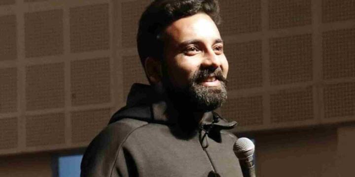 दूसरी ओर हर्ष गुजराल के यूट्यूब पर लगभग 2.7 मिलियन सब्सक्राइबर्स और इंस्टाग्राम पर लगभग 3.1 मिलियन फॉलोअर्स हैं. इससे यह स्पष्ट होता है कि डिजिटल प्लेटफॉर्म पर अनुभव सिंह बस्सी की पहुंच थोड़ी ज्यादा है.