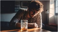 Tips to Reduce Hangover : డ్రింక్ ఎక్కువగా చేశారా? హ్యాంగోవర్ తగ్గించుకునేందుకు ఈ టిప్స్ ఫాలో అయిపోండి