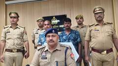 बस्ती में सरेआम गुंडागर्दी, बीच सड़क शिक्षक की पिटाई, वीडियो वायरल