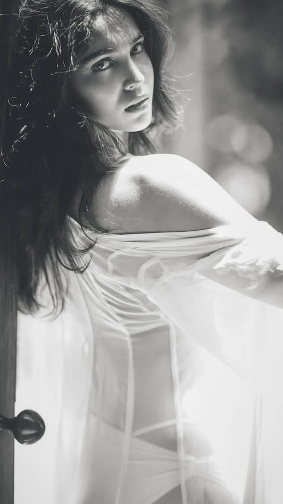 शरवरी वाघ ने बिकिनी में कराया हुस्न का दीदार, फैंस करने लगे ऐसी डिमांड