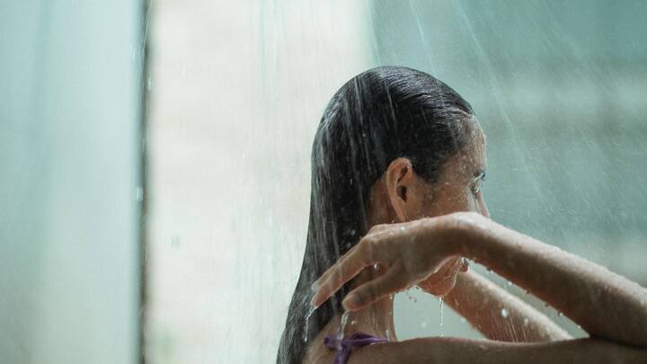 6. Skipping Hair Wash After Getting Wet: Many skip washing their hair after getting caught in the rain, thinking that it's harmless. But not cleansing the scalp can trap dirt, pollution, and fungal spores, which leads to scalp buildup and hair fall. (Image Source: Canva)