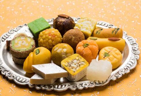 ज्यादा चीनी और मीठी चीजें: अधिक मात्रा में शुगर लेने से लिवर ग्लूकोज को फैट में बदल देता है, जिससे नॉन-अल्कोहलिक फैटी लिवर डिजीज हो सकती है.