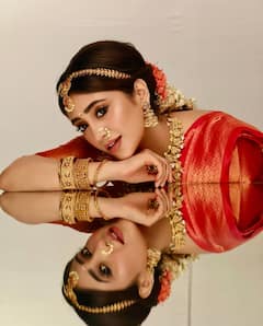 बालों में गजरा, नोज पिन और हैवी ज्वैलरी पहन साउथ इंडियन ब्राइड बनीं शिवांगी जोशी, फोटोज से फैंस की नहीं हट रही नजरें