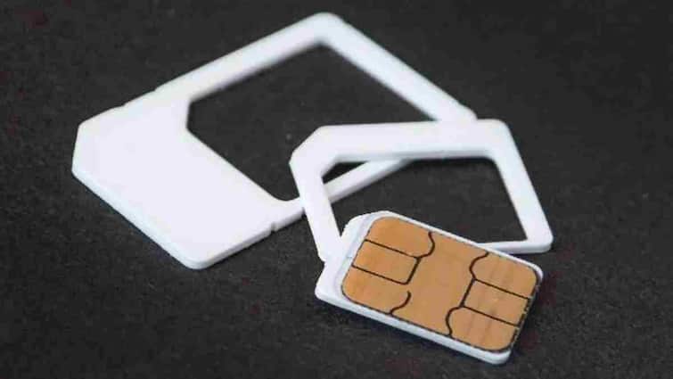 SIM Card Block Scam Now fraudsters are duping people like this government has issued an alert ठगों ने खोज निकाला नया तरीका! अब ऐसे लगा रहे लोगों को चूना, सरकार ने जारी किया अलर्ट
