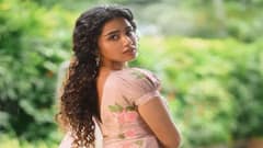 Anupama Parameswaran: క్యూట్ స్మైల్... మెస్మరైజింగ్ లుక్స్... ట్రెడిషనల్ శారీలో అందాల అనుపమ