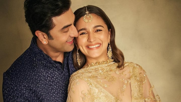 Ranbir Kapoor-Alia Bhatt Networth: बॉलीवुड के पावर कपल रणबीर कपूर और आलिया भट्ट एक के बाद एक फिल्में कर रहे हैं. एक्टिंग के अलावा दोनों बिजनेस से भी खूब कमाई करते हैं.