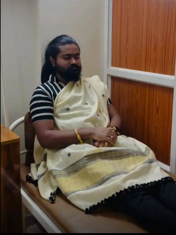 पुण्यातील सुस भागात मठ असलेल्या प्रसाद बाबाने आपल्याशी लैंगिक चाळे केल्याची तक्रार त्याच्या  एका भक्ताने केल्यानंतर त्याच्याविरोधात तक्रार देण्यासाठी आणखी पंधरा तरुण समोर आलेत.