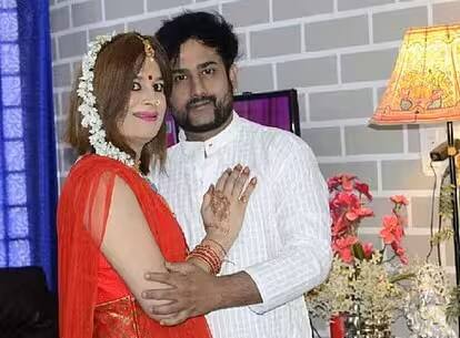 मुझे उससे प्यार हो गया और मुझे पता चला कि वह मुझे धोखा दे रहा है। मैंने अपने प्यार को साबित करने के लिए अपने शरीर का एक हिस्सा काट दिया लेकिन उसने मेरा इस्तेमाल किया।