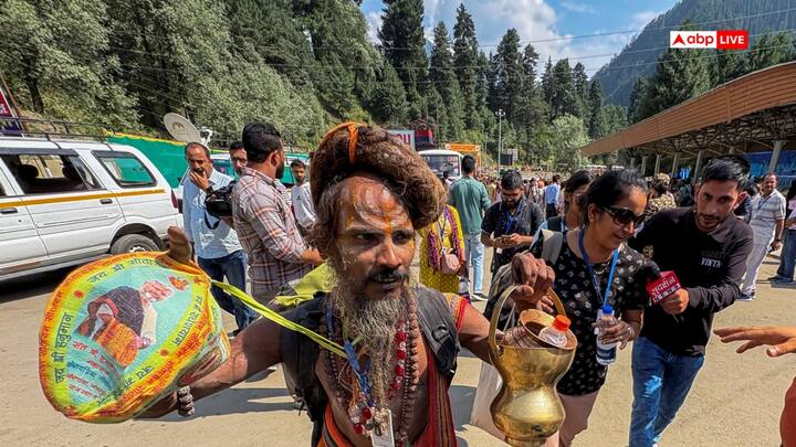 एबीपी न्यूज़ से खास बातचीत में कई श्रद्धालुओं ने बताया कि इस बार यात्रा के इंतजाम बेहद सशक्त हैं. सुरक्षा के चाक-चौबंद इंतजाम हैं और जगह-जगह पुलिस, सेना और सीआरपीएफ के जवान मुस्तैदी से तैनात हैं. साथ ही स्थानीय लोगों और प्रशासन द्वारा किए गए स्वागत से श्रद्धालु बेहद खुश और भावुक हैं.