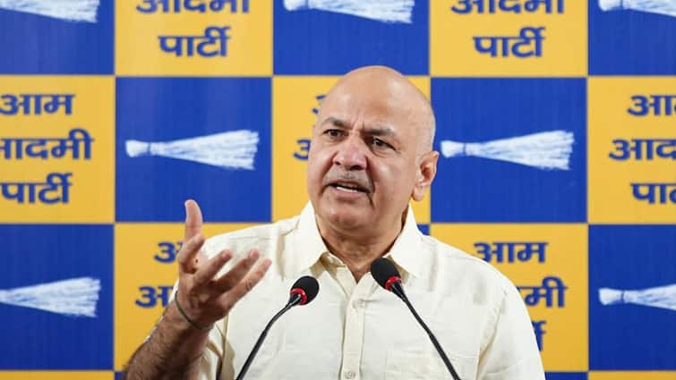 'मीडिल क्लास को नई गाड़ियां खरीदने के लिए किया मजबूर', मनीष सिसोदिया का दिल्ली सरकार पर निशाना Manish Sisodia targets BJP on order to remove old vehicles in Delhi ANN 'मीडिल क्लास को नई गाड़ियां खरीदने के लिए किया मजबूर', मनीष सिसोदिया का दिल्ली सरकार पर निशाना