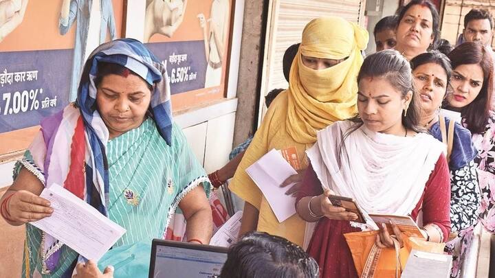 आपको बता दें सरकारी ओर से मिली जानकारी के मुताबिक जिन महिलाओं के डाटा में गड़बड़ी है. या योजना के पोर्टल पर उनकी पूरी जानकारी अपडेटेड नहीं है. उन महिलाओं के नाम योजना से काट दिए गए हैं. इसके अलावा इसका एक और कारण है.