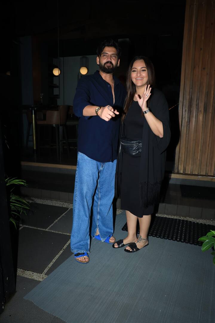 बता दें सोनाक्षी और जहीर कई सालों तक डेट करने के बाद 23 जून 2024 को शादी के बंधन में बंधे थे. इन्होंने बहुत सिंपल मैरिज की थी. उसके बाद एक ग्रैंड रिसेप्शन होस्ट किया था.