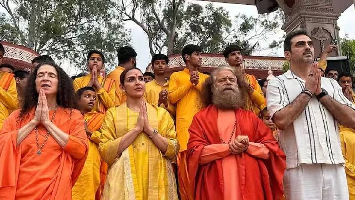 दोनों को एक साथ गंगा आरती भी करते देखा गया जिसके बाद इनके रिश्ते पर सवाल उठा. लोगों ने कहा कि क्या ये फिर से साथ आ गए हैं. बता दें ईशा और भरत अपनी बेटियों की को-पेरेंटिंग करते हैं.