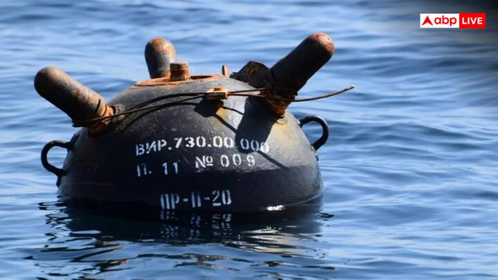 इसी तरह से दुश्मन की समुद्री-सीमा में दाखिल होते वक्त, अगर कोई बारूदी सुरंग बिछी होती है तो उसे माइन काउंटर मेजर वेसल (जहाज) के जरिए क्लीयर कर दिया जाता है. हालांकि, रक्षा मंत्रालय ने अपने बयान में साफ नहीं किया है कि इस तरह के कितने माइन्स-स्वीपर (जहाज), नौसेना के लिए खरीदे जाएंगे, लेकिन माना जा रहा है कि इनकी संख्या 12 होगी. इन माइन-स्वीपर जहाज की कुल कीमत 44,000 करोड़ हो सकती है.