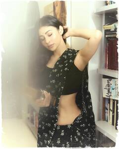 पानं बदलतात, पण तिचं सौंदर्य कायम असतं; अभिनेत्री मौनी रॉयने शेअर केले खास फोटो