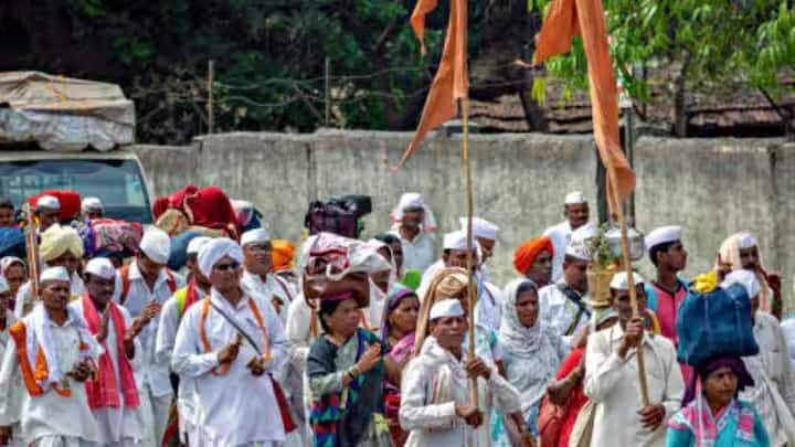 भारत, नेपाल, पाकिस्तान और बांग्लादेश में हिंदुओं के कुल अनुपात में थोड़ी गिरावट आई है। इसका मुख्य कारण जनसंख्या वृद्धि की असमान दर और आंतरिक प्रवास है। दूसरी ओर, भारतीय प्रवासियों के आने से ओमान जैसे खाड़ी देशों में हिंदुओं का अनुपात थोड़ा बढ़ा है।