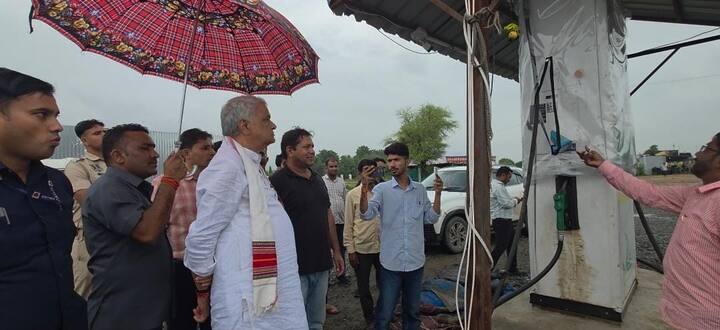 मंत्री किरोड़ी लाल नें इन पर कार्रवाई करके नकली बायोडीजल होने का दावा किया है. मौके पर भारी मात्रा में बायोडीजल भी मिला. और टैक्स चोरी से जुड़ी गंभीर अनियमितताएं उजागर हुई हैं. जिससे क्षेत्र में हड़कंप मच गया.