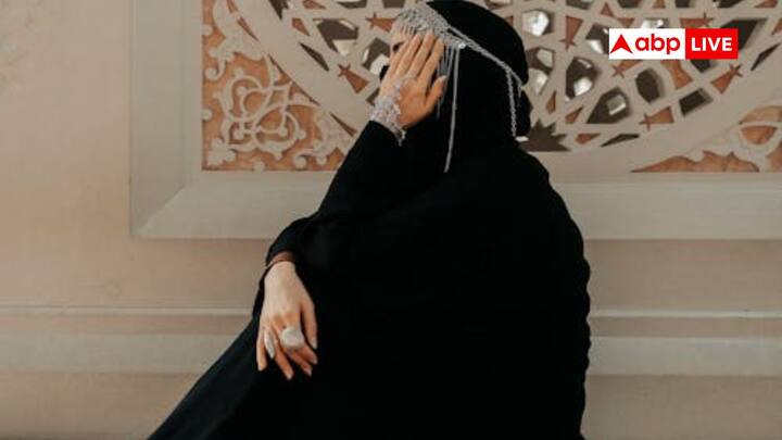 Kazakhstan Bans On Burka: मुस्लिम आबादी वाले देश कजाकिस्तान में महिलाओं और लड़कियों के सार्वजनिक स्थलों पर बुर्का पहनने पर पाबंदी लगा दी गई है. चलिए जानें कि कौन से मुस्लिम देशों ने इसे बैन किया है.